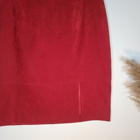 PARISCOPE red vintage skirt. - Picture 3 of 11
